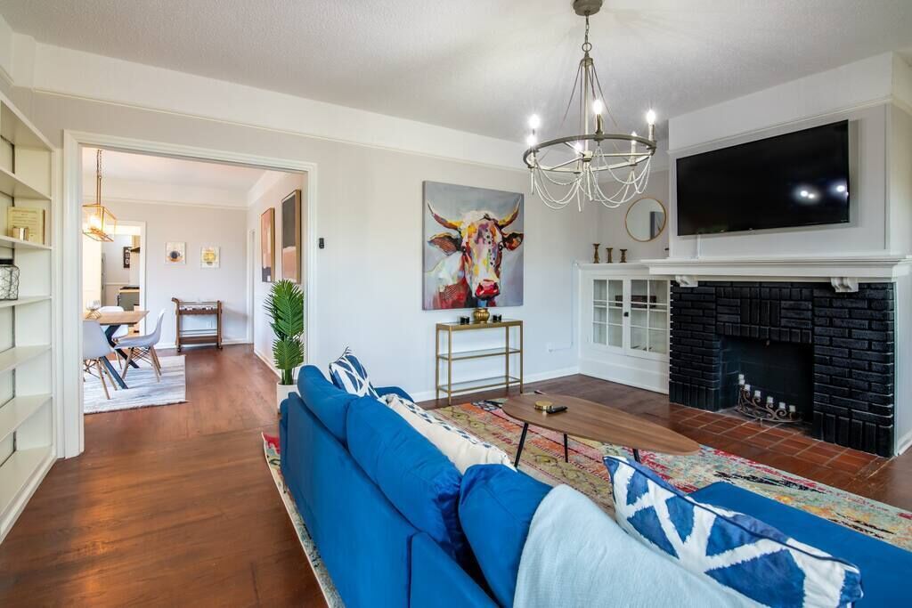 Open & Bright 4 Bedroom Condo* Downtown Birmingham