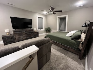 2 habitaciones, tabla de planchar con plancha, wifi y ropa de cama