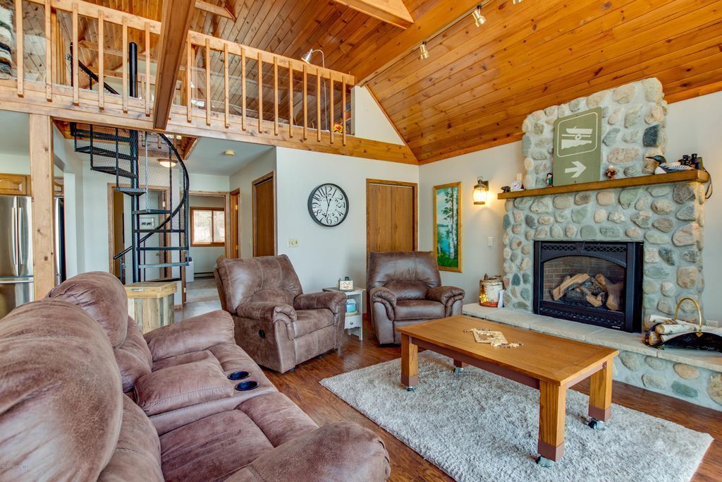 Private Waterfront Cabin on Lake Plantagenet 