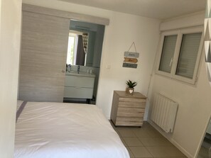 5 chambres, fer et planche à repasser, Wi-Fi gratuit, draps fournis