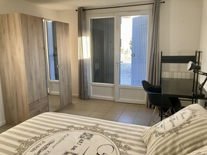 5 chambres, fer et planche à repasser, Wi-Fi gratuit, draps fournis