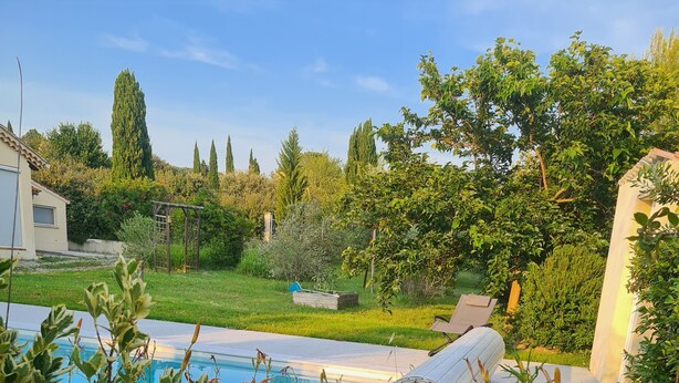 Outdoor pool - Gîte, comfort and charm, "A l'ombre des oliviers" Colline Saint Antoine" (In the shade of olive trees)  (L'Isle-sur-la-Sorgue)