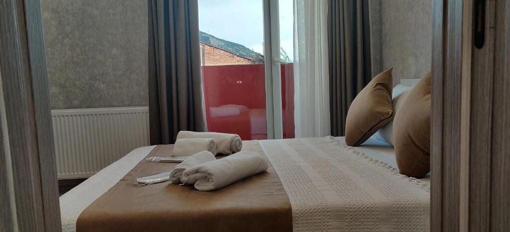 Frette Italian sheets, premium bedding, down duvets, Select Comfort beds
