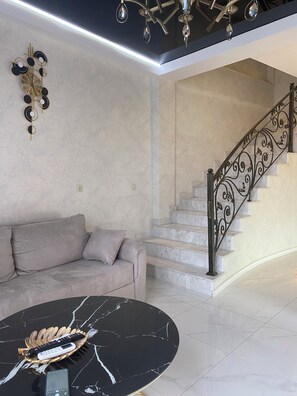 20–tuumainen taulutelevisio, jossa kaapelikanavat