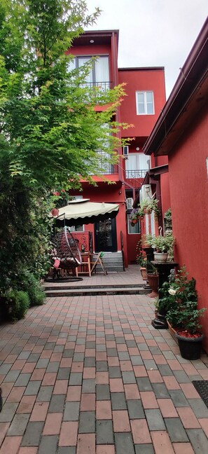 Front of property - Mimino T&G (Tbilisi)