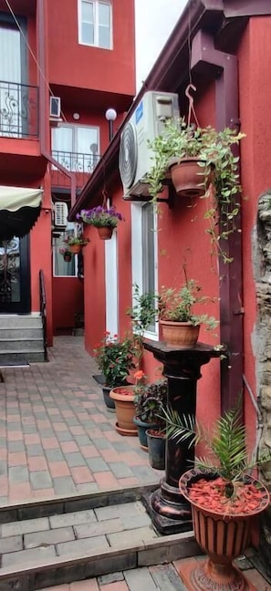 Front of property - Mimino T&G (Tbilisi)
