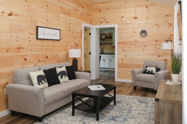 TV, books - The Lazy Bear - Hartman Center (Milroy)