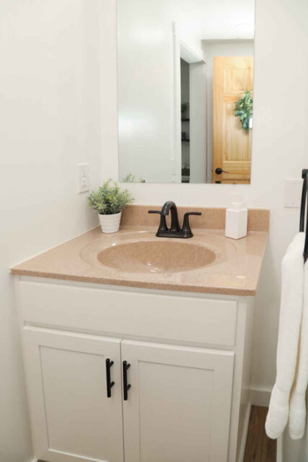 Deluxe Cabin 5 - Hartman Center