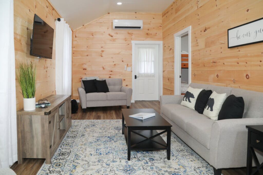 Deluxe Cabin 5 - Hartman Center