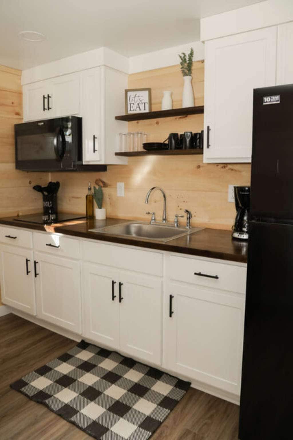 Deluxe Cabin 4 - Hartman Center