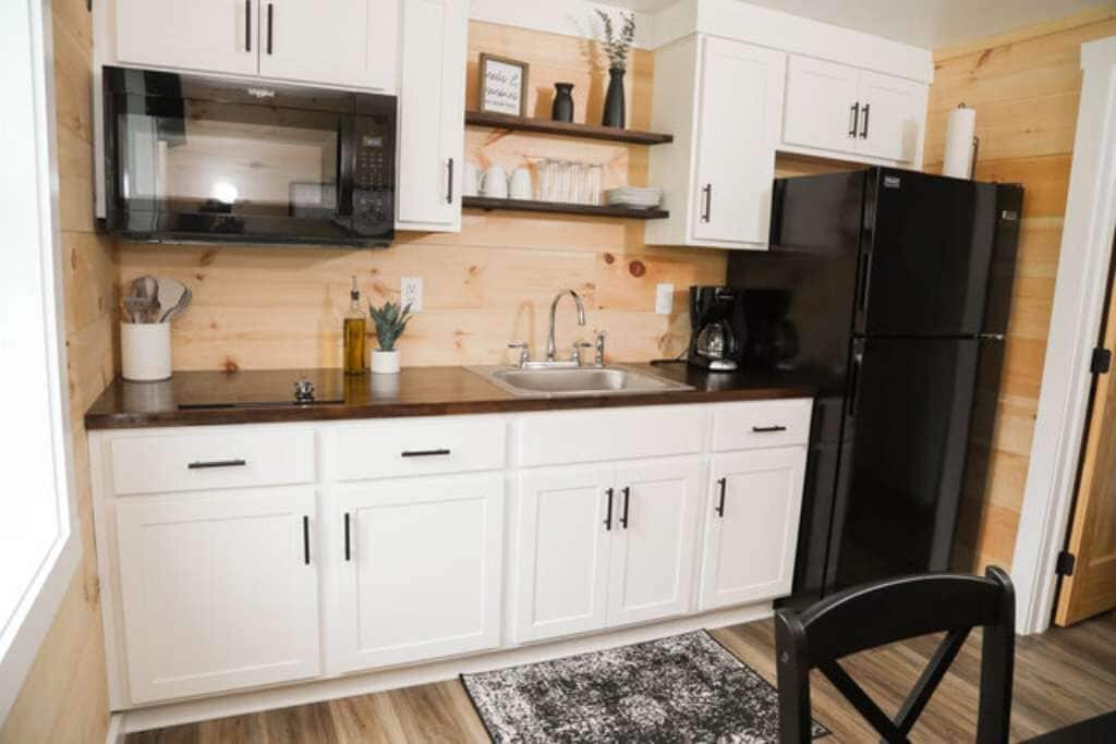 Deluxe Cabin 4 - Hartman Center