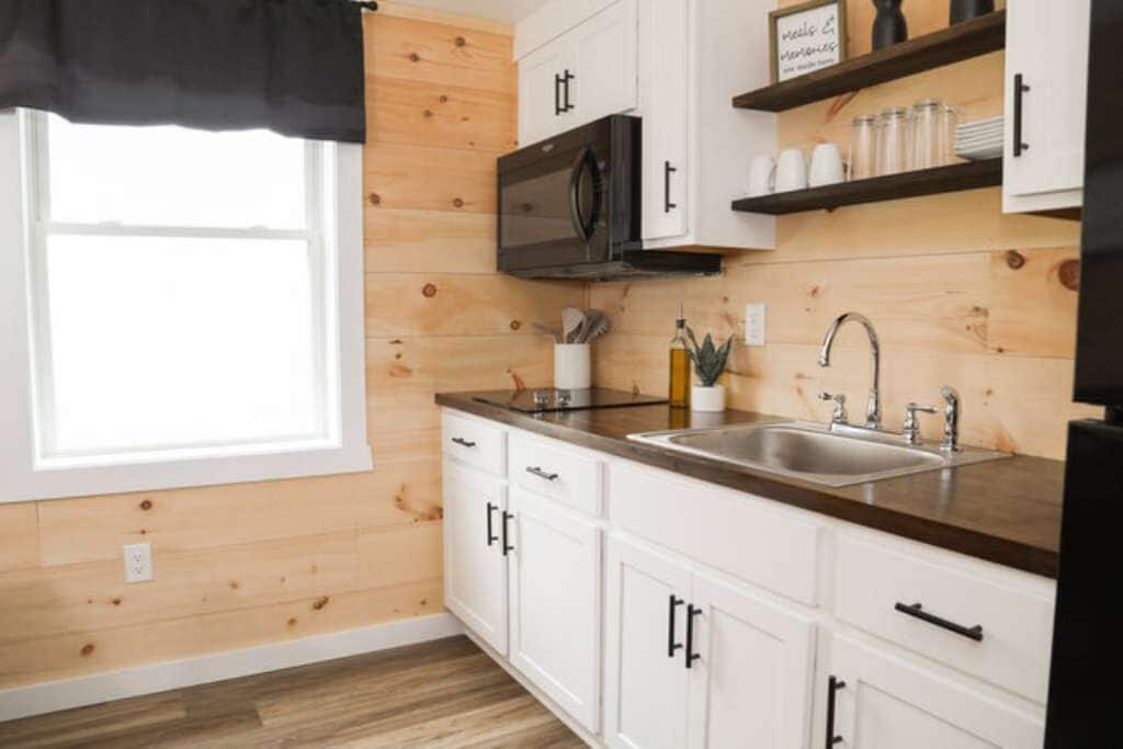 Deluxe Cabin 4 - Hartman Center