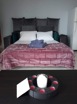 1 室のベッドルーム、WiFi (無料)、ベッドシーツ