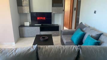 Een smart-tv en een open haard