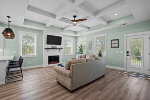 Living area - Sea Salt Breeze - Easy stroll to the beach! (Oak Island)