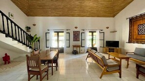 Living area - Villa Sarrène (Nianing)
