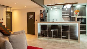 Family Cabin, 4 Bedrooms | Private kitchen | Full-sized fridge, microwave, oven, stovetop
