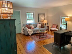 Una televisión, servicios de streaming