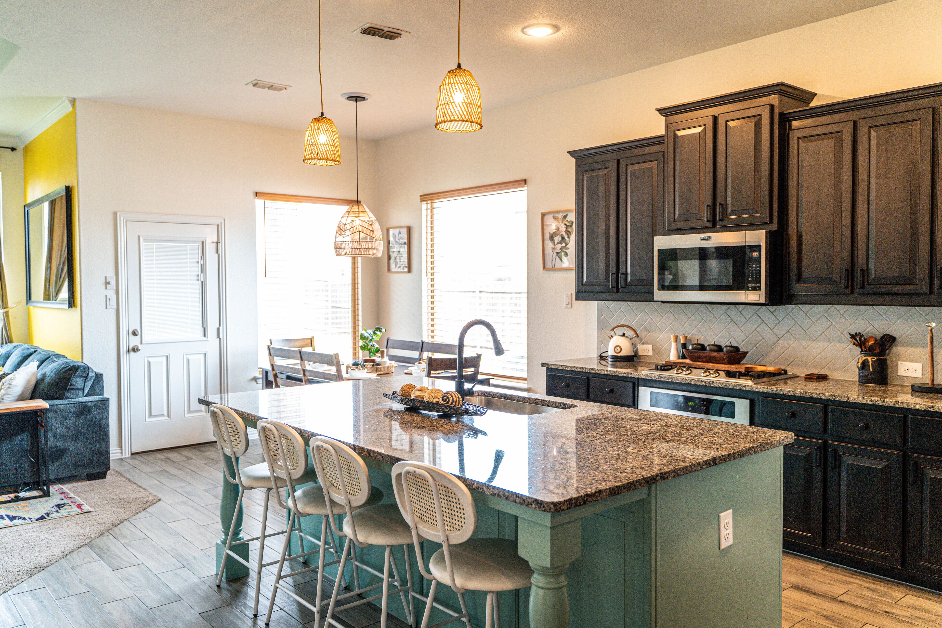 TheSunShine House - 5 Bdrm Family Boho Retreat w/ Gameroom & Media Room