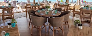 Outdoor dining - VIP Blue Bay Beach Villa 33 (Sint Michiel)