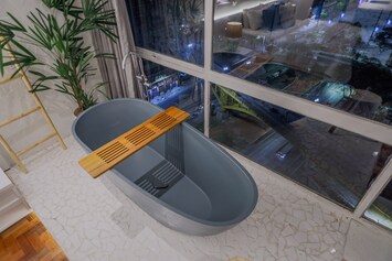 Indoor spa tub