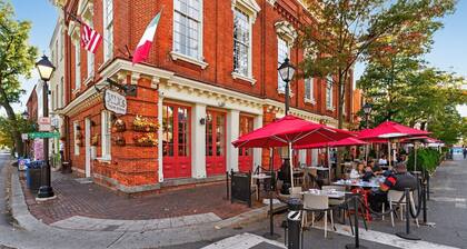 SLP 12, Large Townhouse, FREE Parking, Metro: Braddock, 5 Blk King ST, Game RM