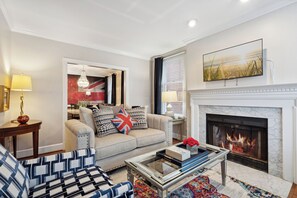 TV, fireplace, offices