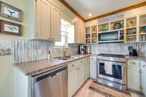Fridge, microwave, dishwasher, coffee/tea maker - Charming Surf City Beach House - Walk to Ocean! (Surf City)