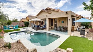 A backyard with a swimming pool, patio furniture, and a covered outdoor seating area. - Upscale Golfer's Oasis w/ Pool & Spa in Cave Creek (Cave Creek)