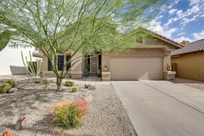 Exterior - Upscale Golfer's Oasis w/ Pool & Spa in Cave Creek (Cave Creek)