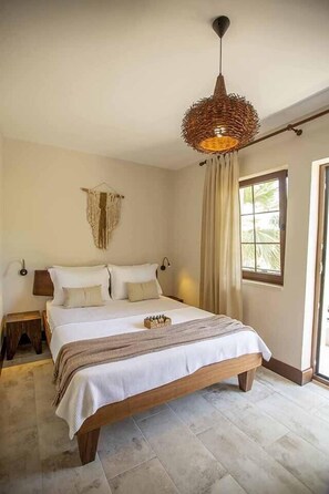 豪華雙人房, 陽台, 花園景觀 | 高級寢具、迷你吧、免費無線上網、床單