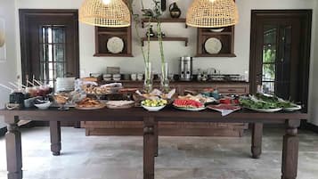 Free daily continental breakfast
