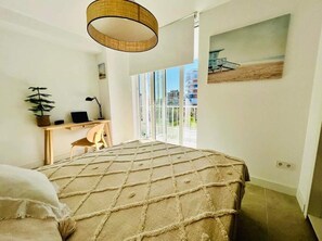 3 bedrooms, iron/ironing board, WiFi, bed sheets - Modern, cozy, bright apartment in San Juan, Alicante (Alacant)