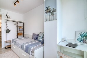 3 عدّة غرف نوم ومكواة/لوح كي وواي فاي وملاءات أسرّة