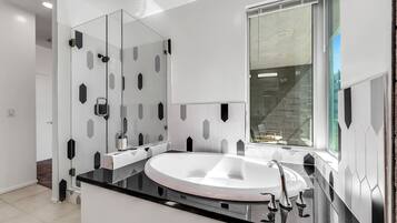 Superior Apartment | Bathroom