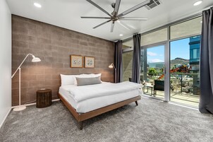 2 habitaciones, tabla de planchar con plancha y cuna de viaje 