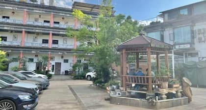 Xiaolazhe Business Hotel