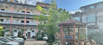 Xiaolazhe Business Hotel