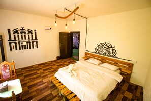 Deluxe tweepersoonskamer | Geluiddichte muren, een strijkplank/strijkijzer, gratis wifi, beddengoed