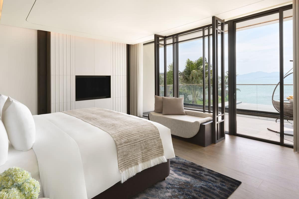 1 bedroom, premium bedding, free minibar items, in-room safe
