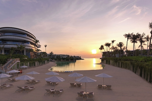 Private beach, sun loungers, beach umbrellas, beach towels