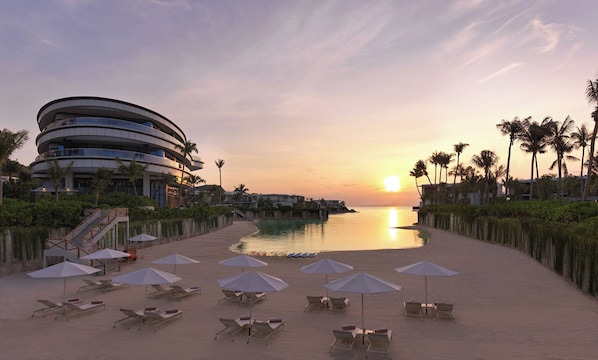 Private beach, sun loungers, beach umbrellas, beach towels - Villa Le Corail, A Gran Melia Hotel (Nha Trang)