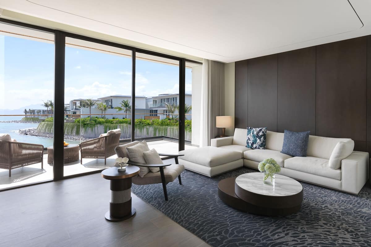 1 bedroom, premium bedding, free minibar items, in-room safe