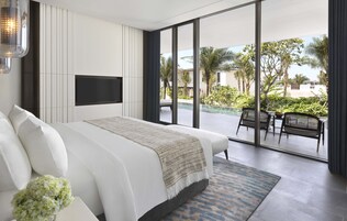 1 bedroom, premium bedding, free minibar items, in-room safe