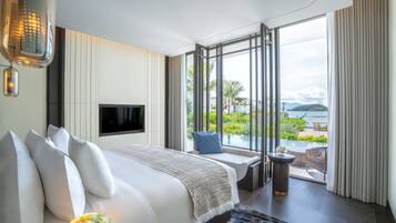 1 bedroom, premium bedding, free minibar items, in-room safe