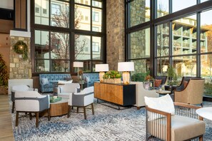 Área de estar no saguão