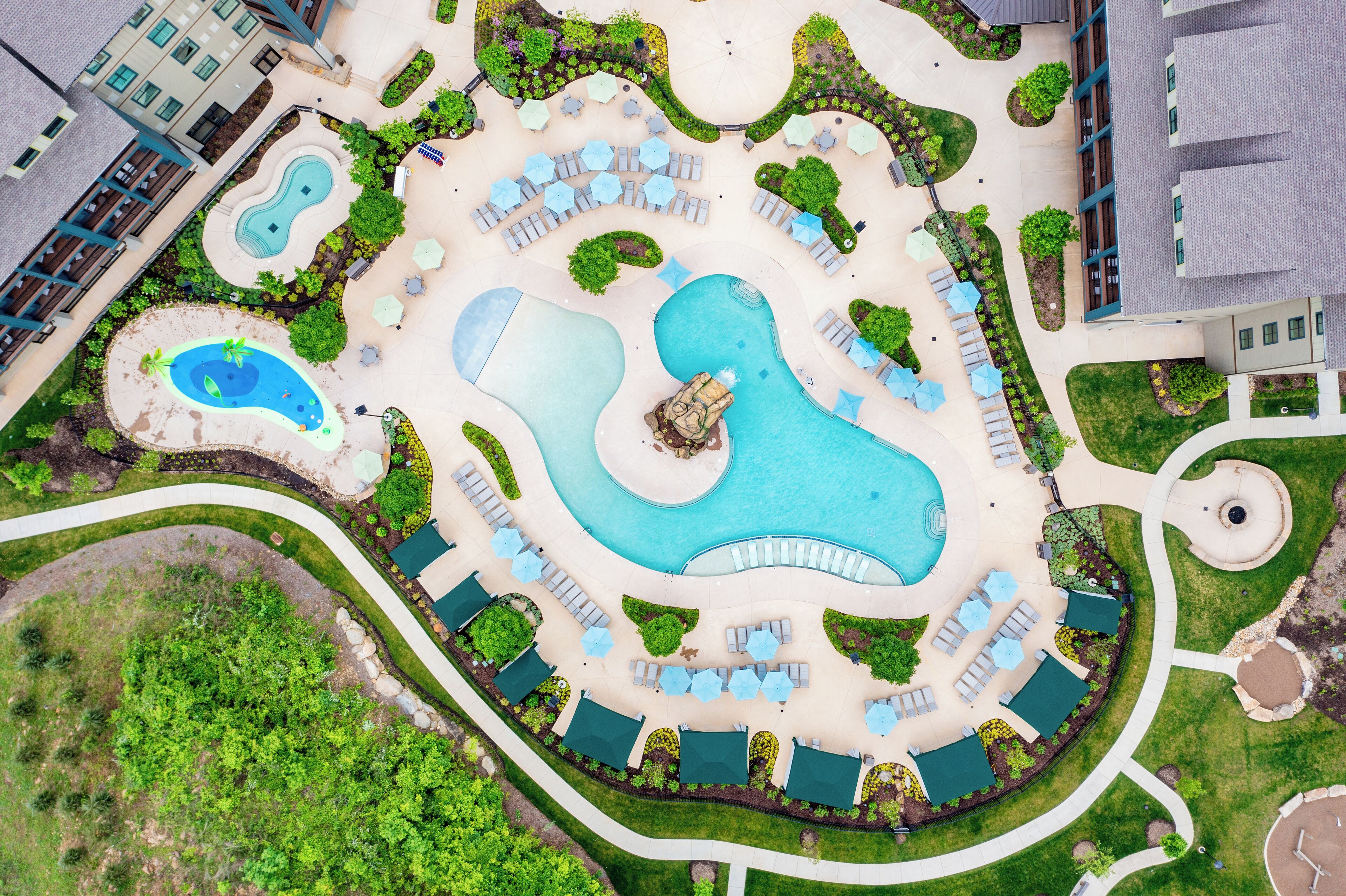 Piscine couverte, piscine extérieure (ouverte en saison)