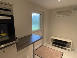Kaffetrakter/tekoker, kjøleskap, ovn og kokeplater