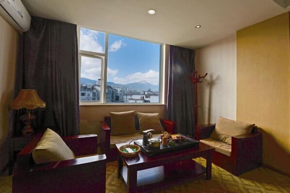 Living area - Duomi Chain Hotel (Lijiang Ancient City) (Lijiang)