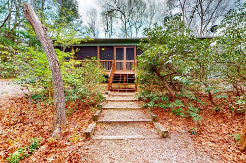 Mountainside abode with a wood stove, firepit, grill, sunroom, AC, and W/D